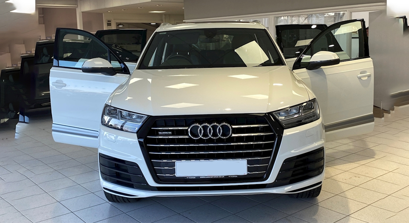 AUDI Q7 Luxury Car Rental